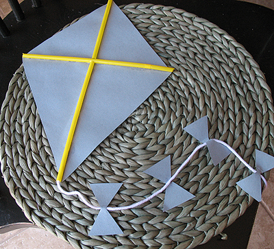 how to make a kite out of paper and straws